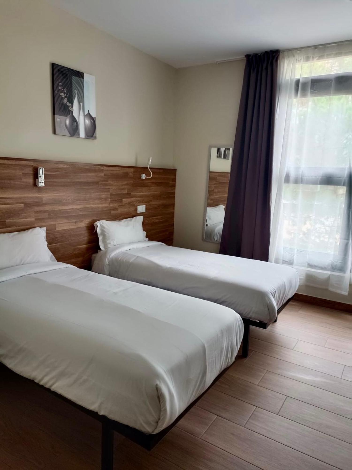 Apartahotel Golden Alcala アルカラ・デ・エナレス エクステリア 写真