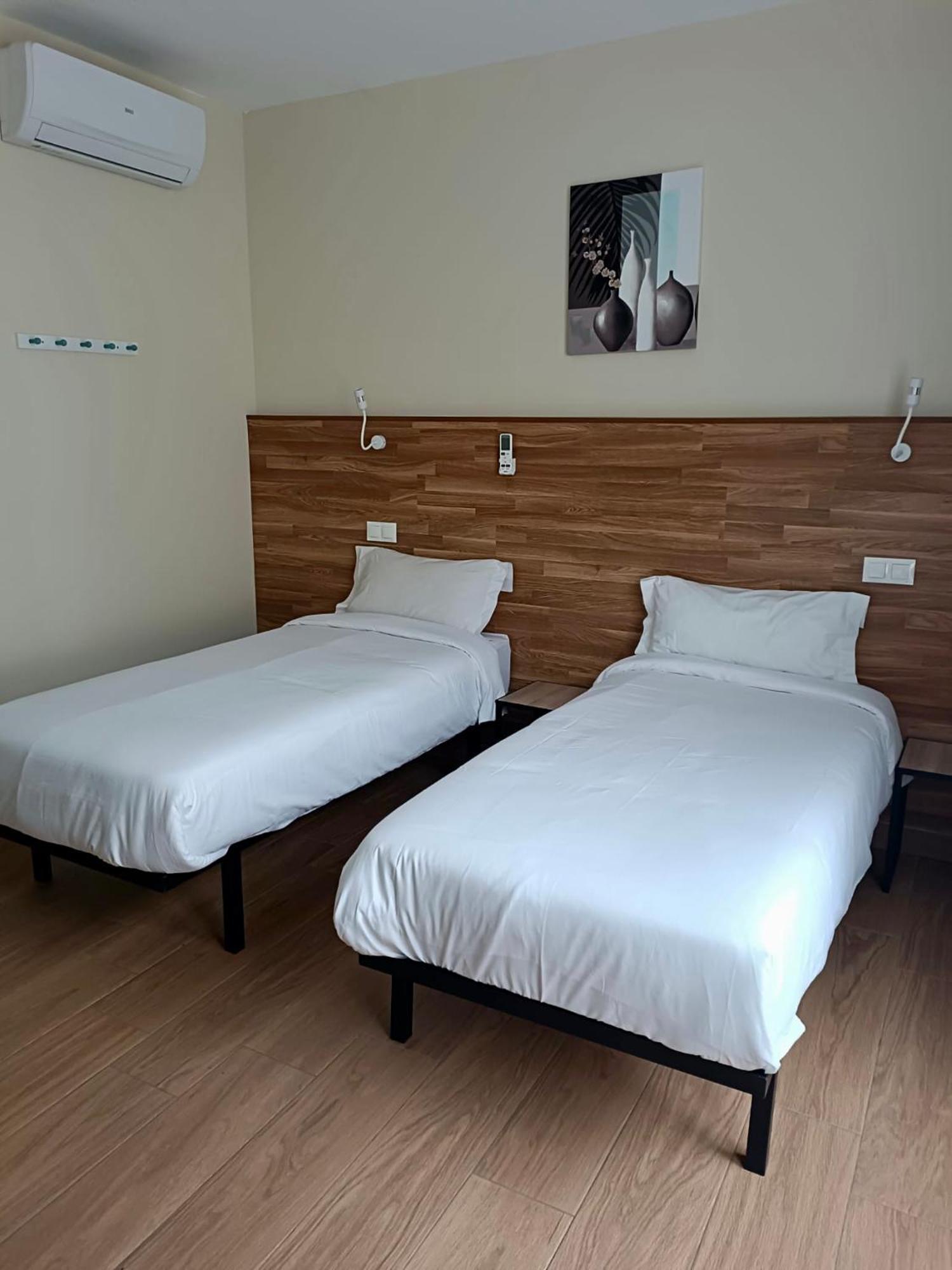 Apartahotel Golden Alcala アルカラ・デ・エナレス エクステリア 写真