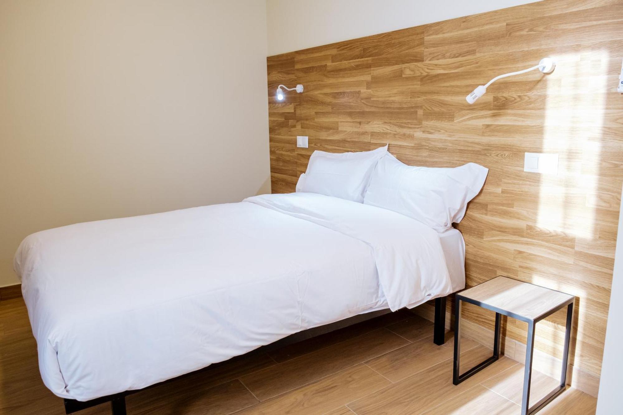 Apartahotel Golden Alcala アルカラ・デ・エナレス エクステリア 写真