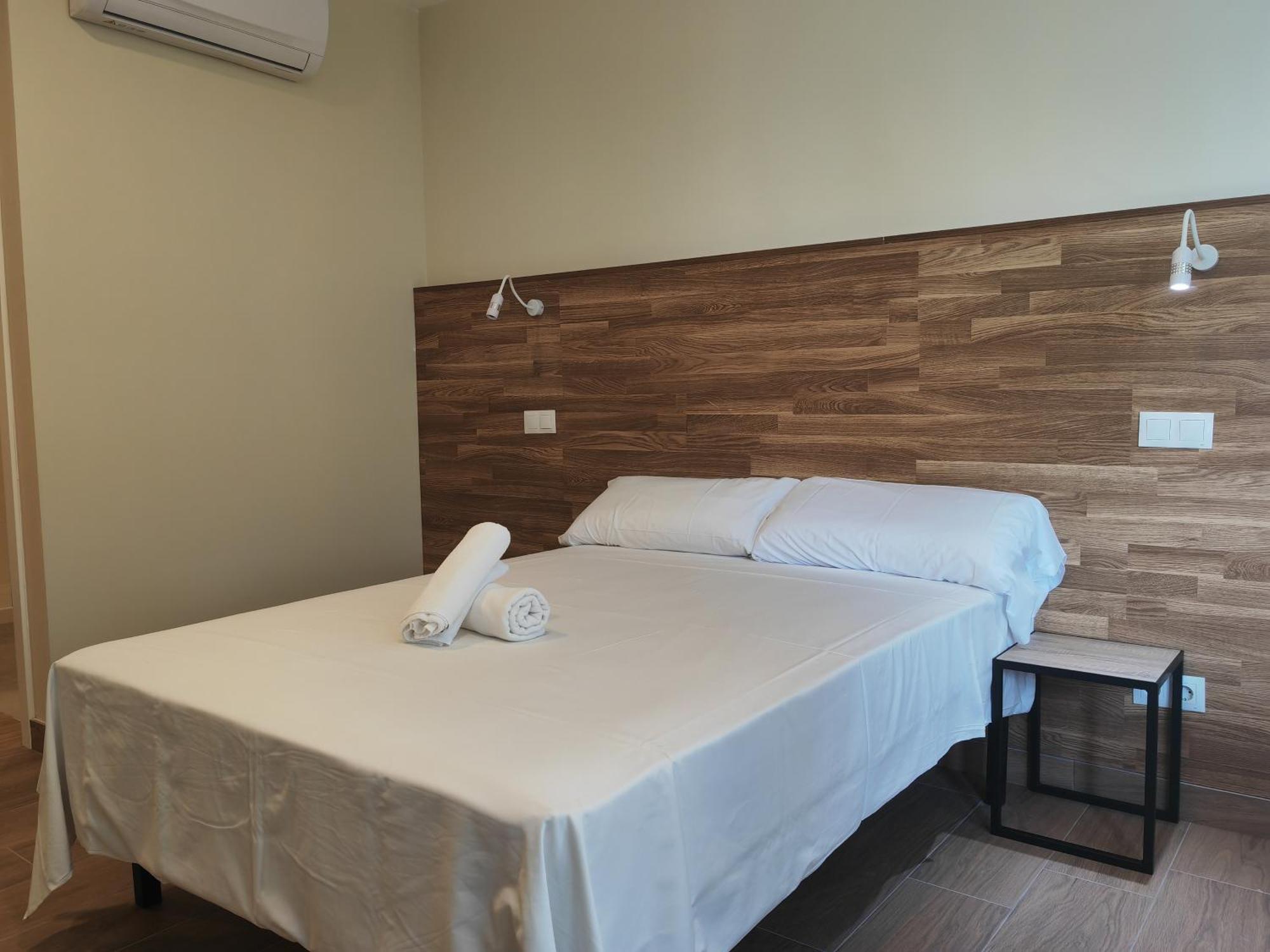 Apartahotel Golden Alcala アルカラ・デ・エナレス エクステリア 写真